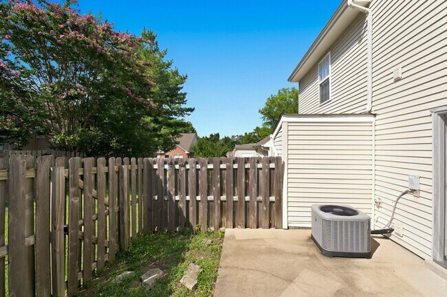 Building Photo - Charming 2-Bed Townhome in Hardison Hills