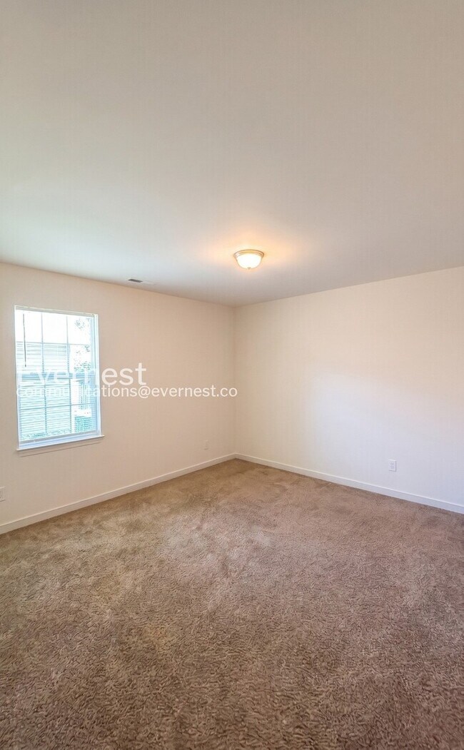 Building Photo - 100 Elm St