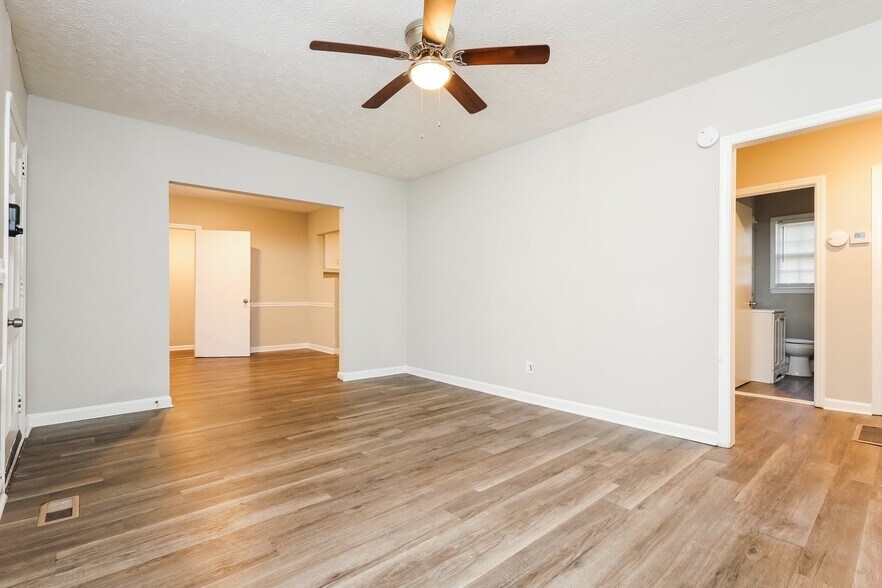 Building Photo - 4365 Pinebrook Dr