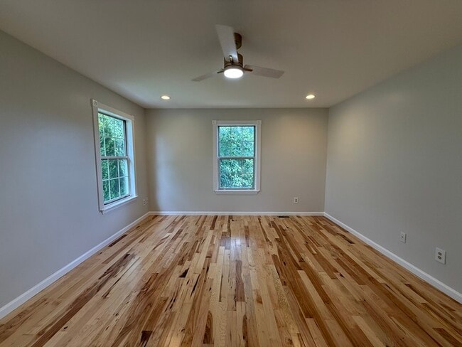 Building Photo - 271 Edgeware Ct