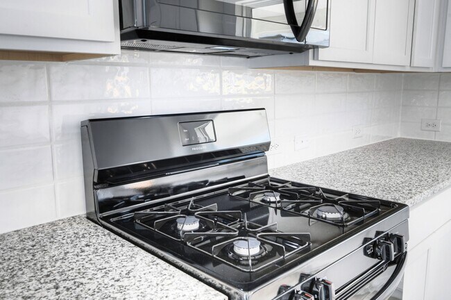 Building Photo - 21251 Shr Blf Dr