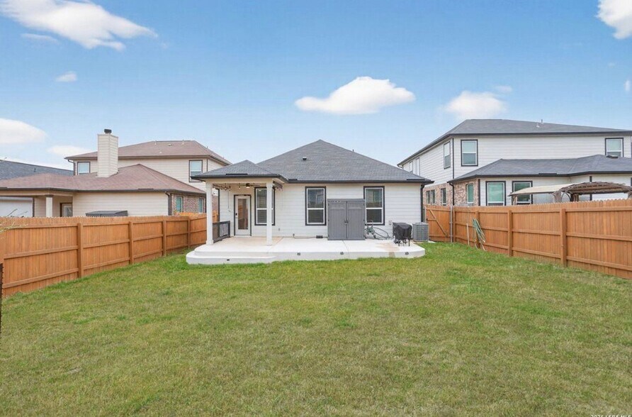 Building Photo - 223 W Granite Shrs Dr