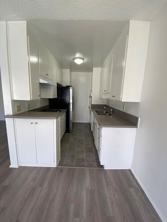 Interior Photo - 10856 Rose Avenue,