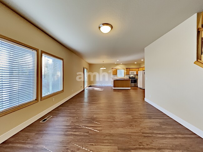Building Photo - 2609 NE 105th Ct