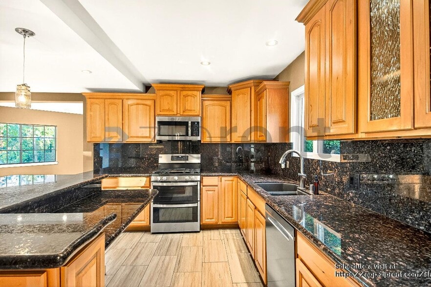 Building Photo - 5187 Llano Dr