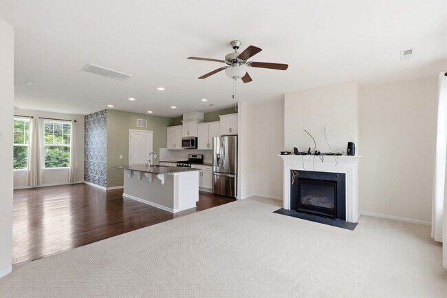 Building Photo - 4bd 3.5bath TWH close to LoSo, South End, Uptown, NoDa