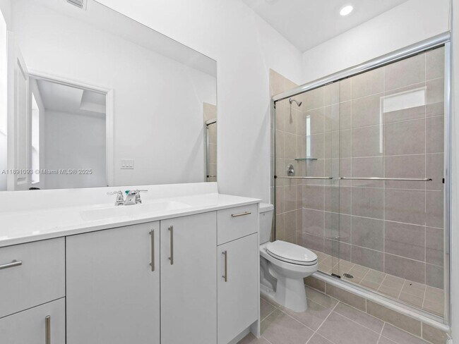 Building Photo - 1513 SE 27th Rd