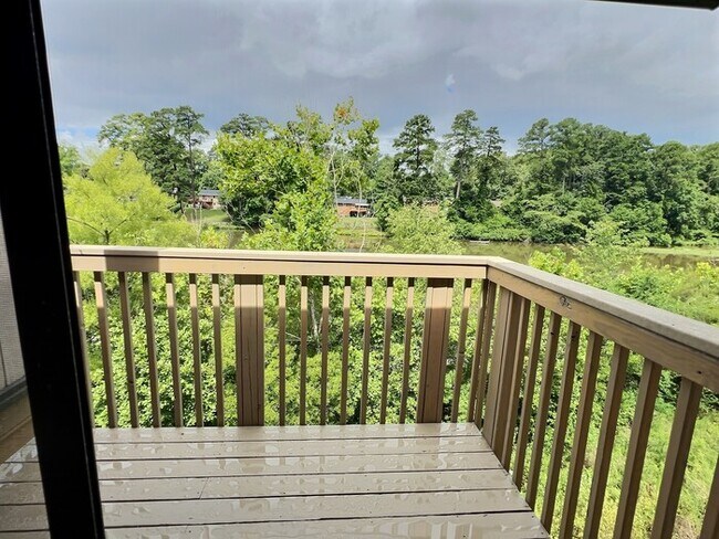 Building Photo - 3081 Huntleigh Dr