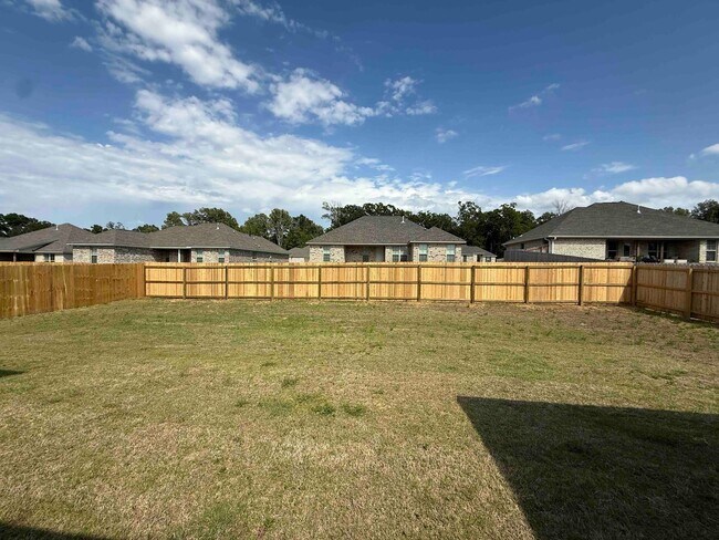 Building Photo - 132 Madisonville Dr