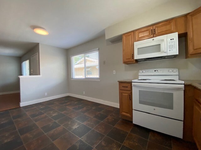 Building Photo - Charming 2-bedroom, 1-bath, 800 sq. ft. du...