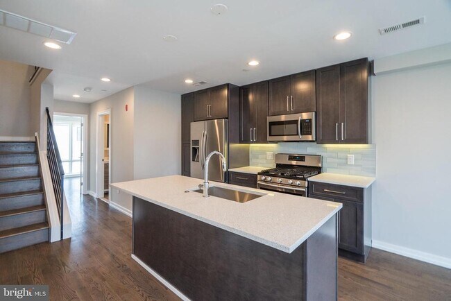 Building Photo - 1430 Clymer St
