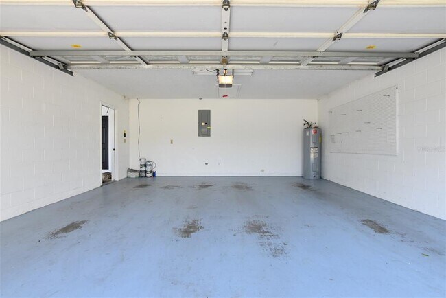 Building Photo - 1030 Alpug Ave