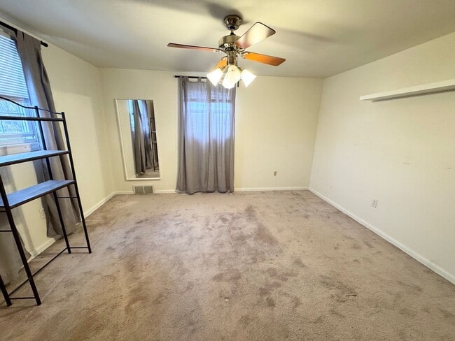 Building Photo - Spacious 4 Bedroom Home in Monroeville