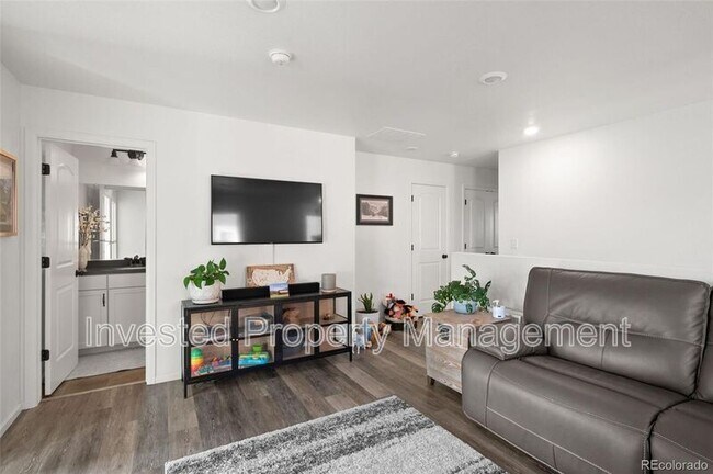 Building Photo - 3061 Low Meadow Blvd