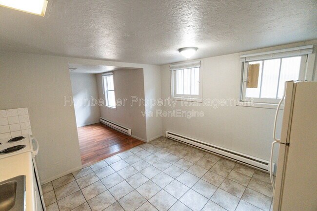 Building Photo - 1108 W 12th Ave