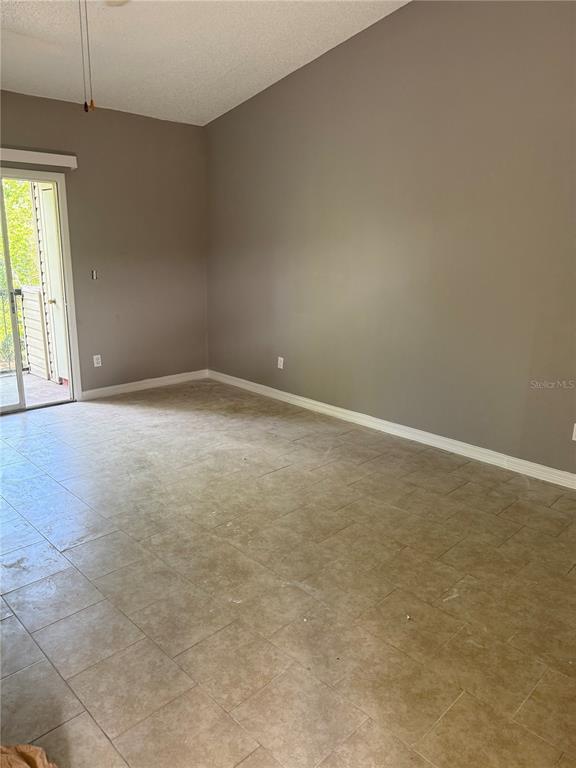 Building Photo - 1948 Lake Atriums Cir