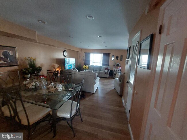 Building Photo - 1110 Sheffield Ct