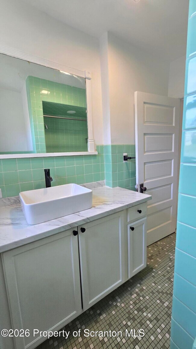 Building Photo - 543 N Sumner Ave