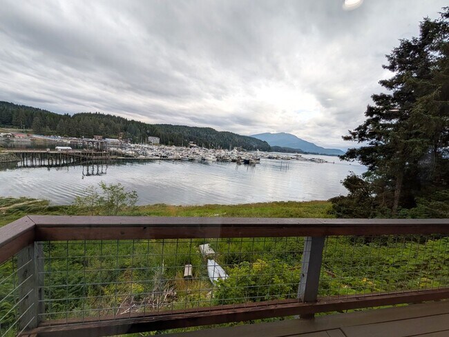 Building Photo - 3Bd/2Ba+Den Auke Bay Home, Unfurnished, Lo...