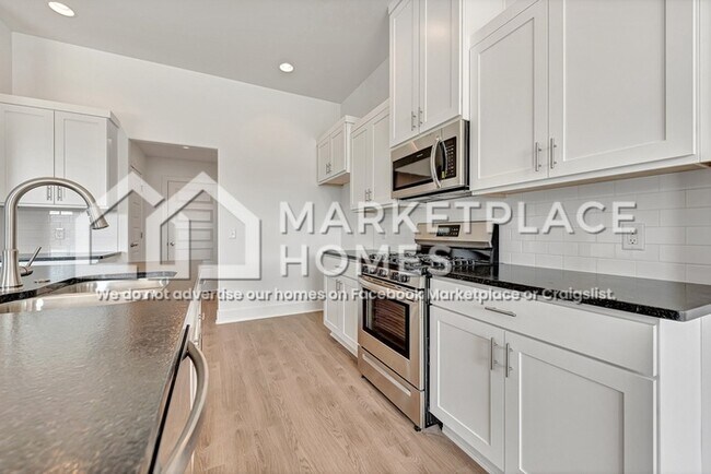 Building Photo - 375 Canada Dr