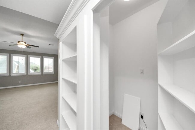 Building Photo - 17611 Lanarkshire Crossing