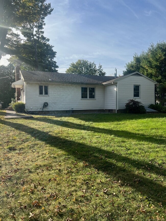 Building Photo - 38 Cherry Ln