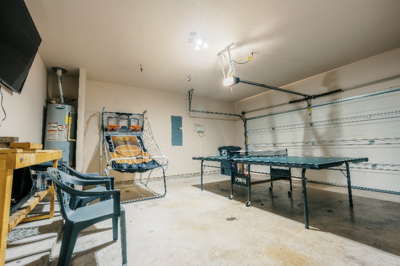 Building Photo - 728 Chatsworth Dr