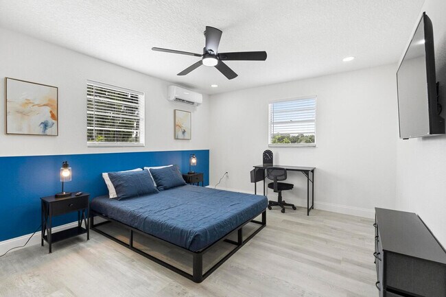 Building Photo - 1932 Lake St