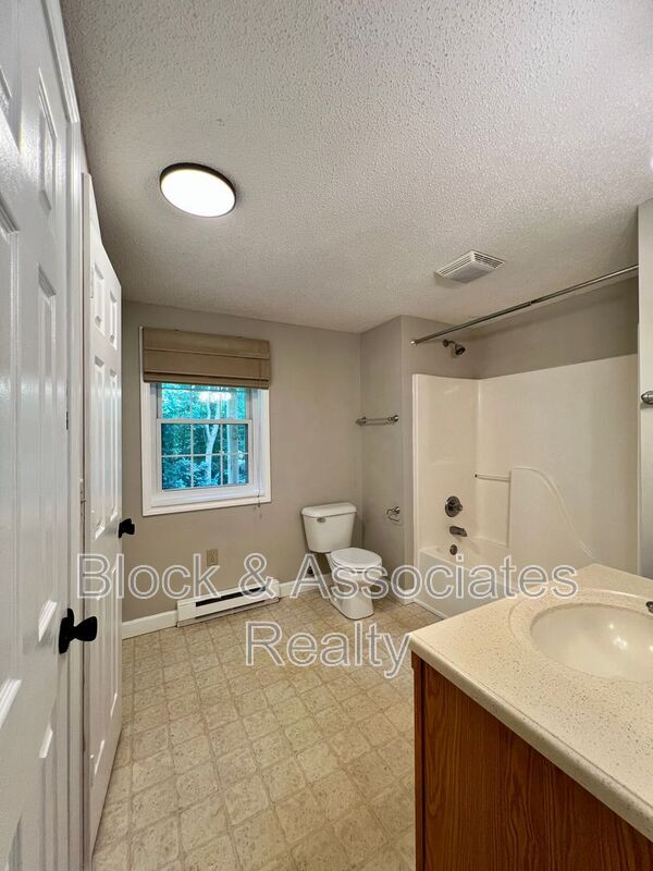 Building Photo - 1613 Round Hill Cir