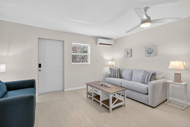 Building Photo - 2305 Tamarind Dr