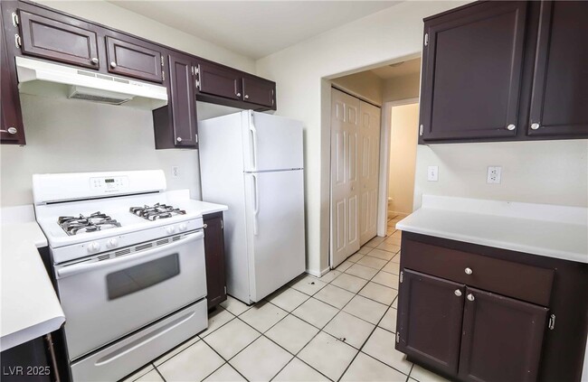 Building Photo - 6833 Coral Rock Dr