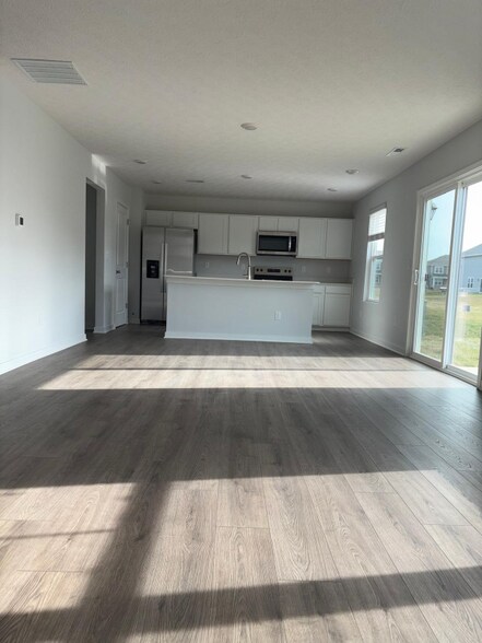 Building Photo - 7055 Blackmer Ridge Blvd