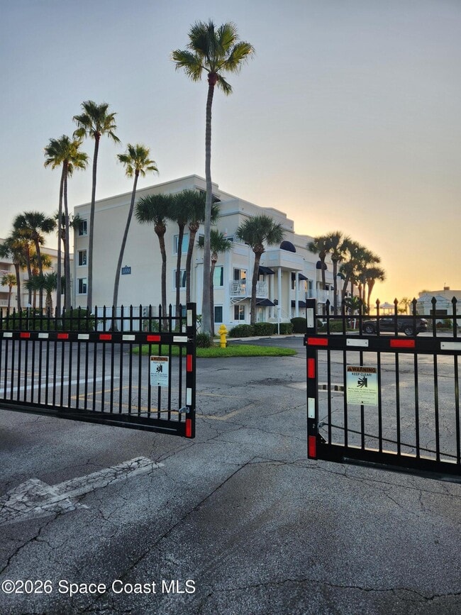 Building Photo - 8600 Ridgewood Ave