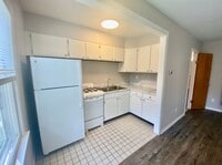 Building Photo - 1 Bed, 1 Bath downstairs Unit in Heritage Hill – Private Entry & Prime Location