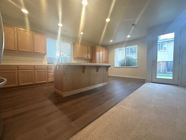 Building Photo - Reduced Price! Spacious 5 Bed, 3 Bath home...