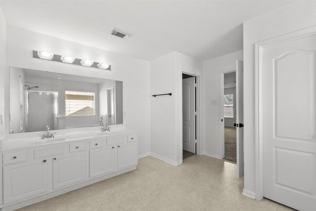 Building Photo - 16727 Summer Cypress Ct