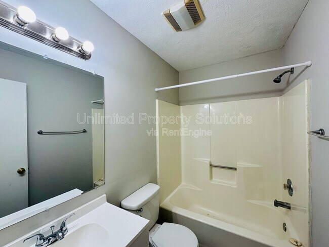 Building Photo - 215 Sunn Aire Ct