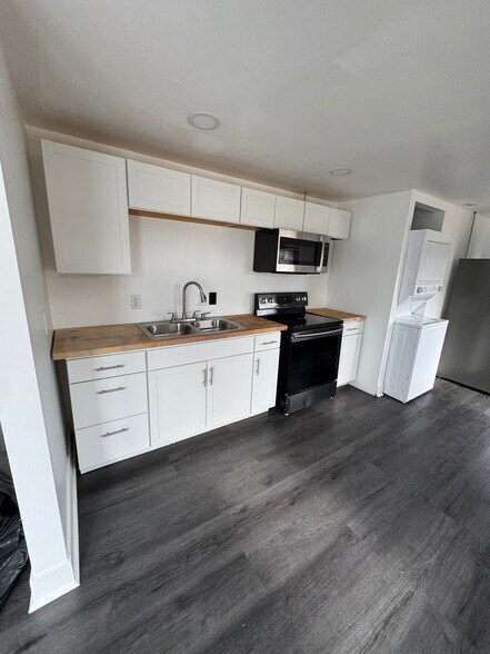 Building Photo - 550 Union School Rd