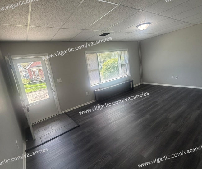 Building Photo - For Rent! 4 bedrooms , 2-full bath Home