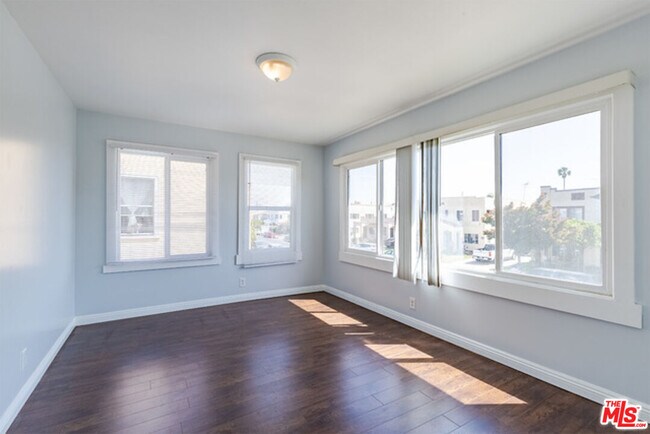 Building Photo - 1409 Bronson Ave