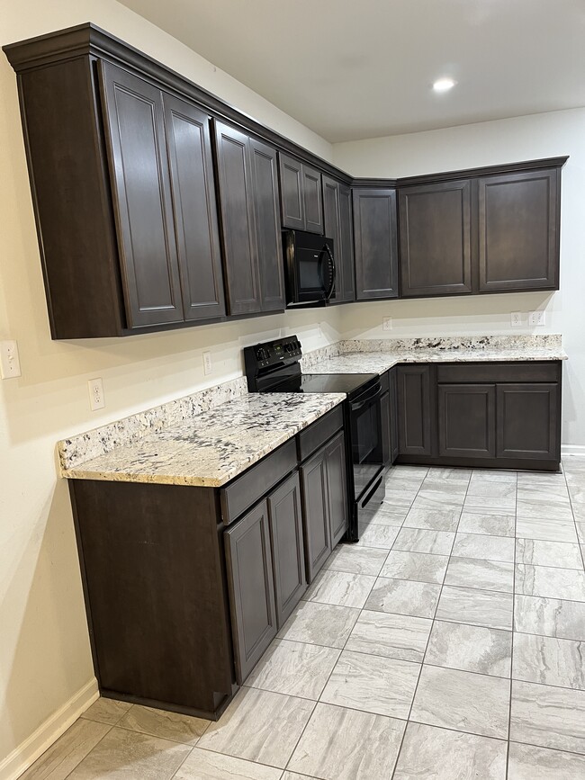 Building Photo - 48266 Labonte Ln