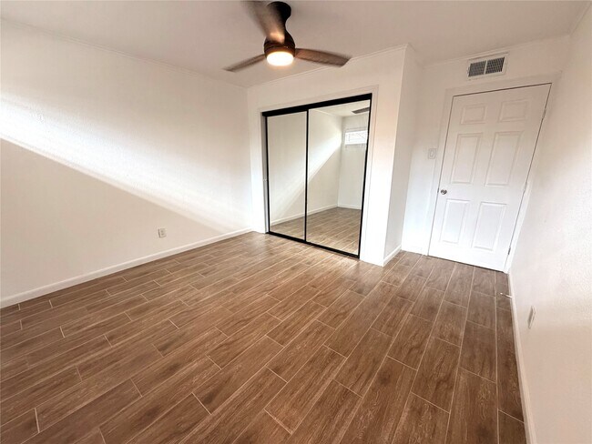 Building Photo - 4723 Aftonshire Dr