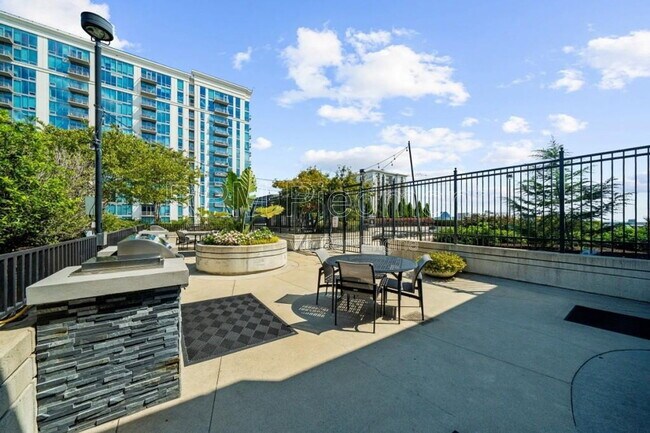 Building Photo - 250 Pharr Rd NE