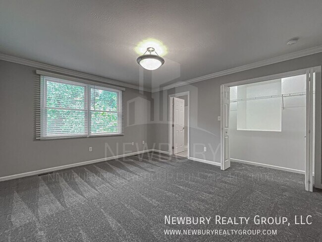 Building Photo - 135 Banksville Pl