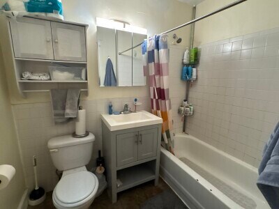 Building Photo - 448 Park Dr