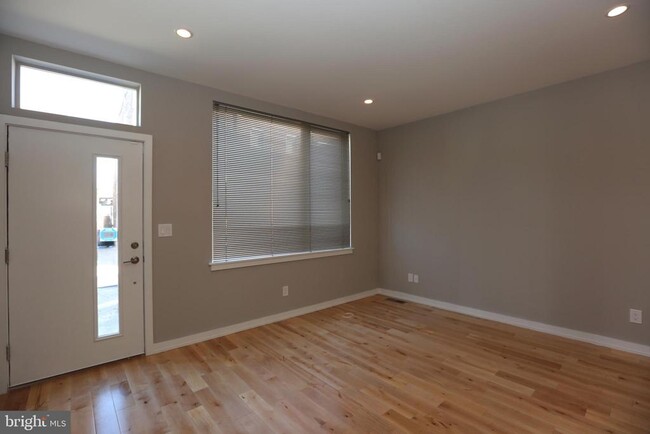 Building Photo - 1106 E Hewson St