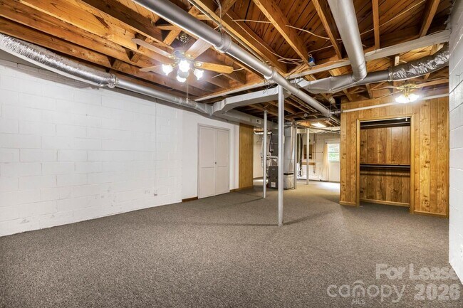 Building Photo - 221 Eden Cir
