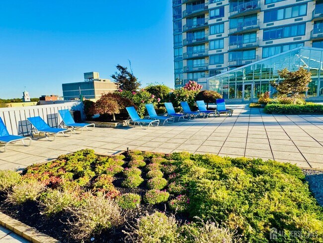 Building Photo - 1 Spring St