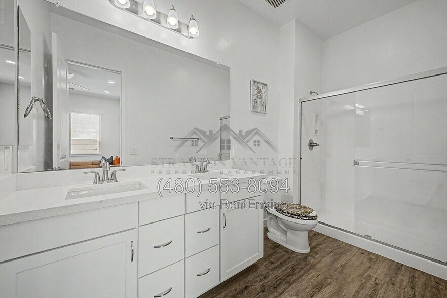Building Photo - 1461 E San Carlos Way