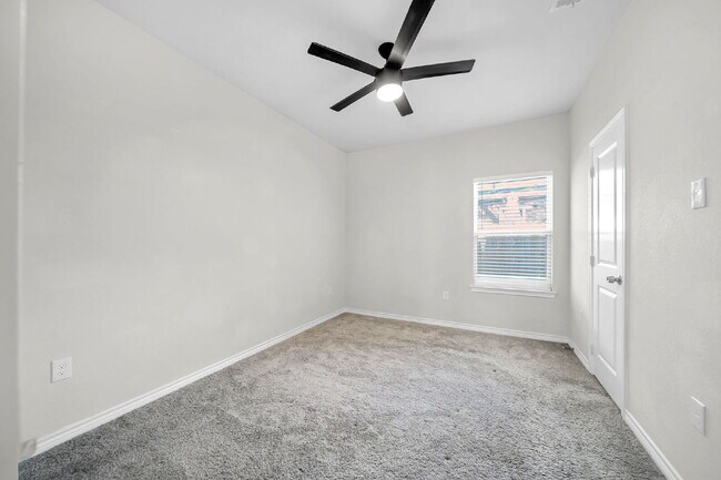 Building Photo - 16606 E Forrestal St